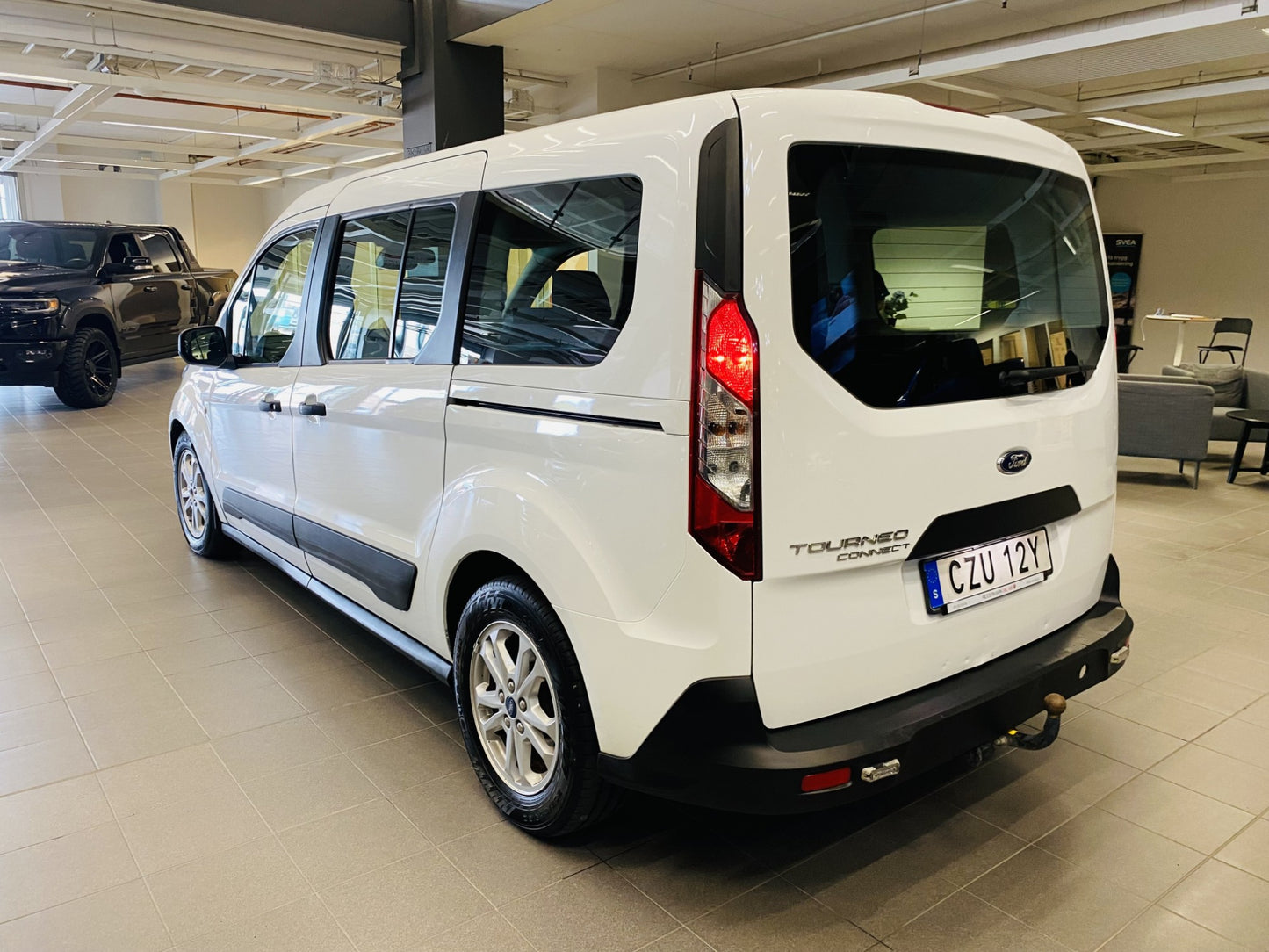 Ford Grand Tourneo Connect 100hk Värmare Drag 5-Sits Moms