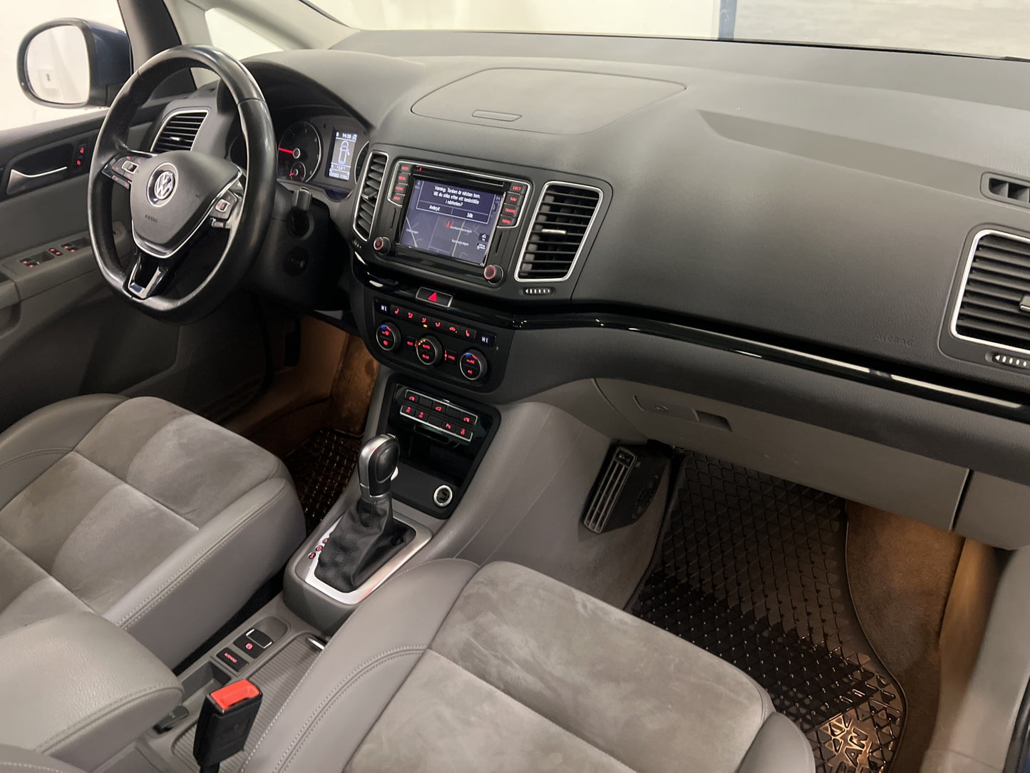 Volkswagen Sharan 4M 184hk Premium 6-Sits Pano Värm Eldörr