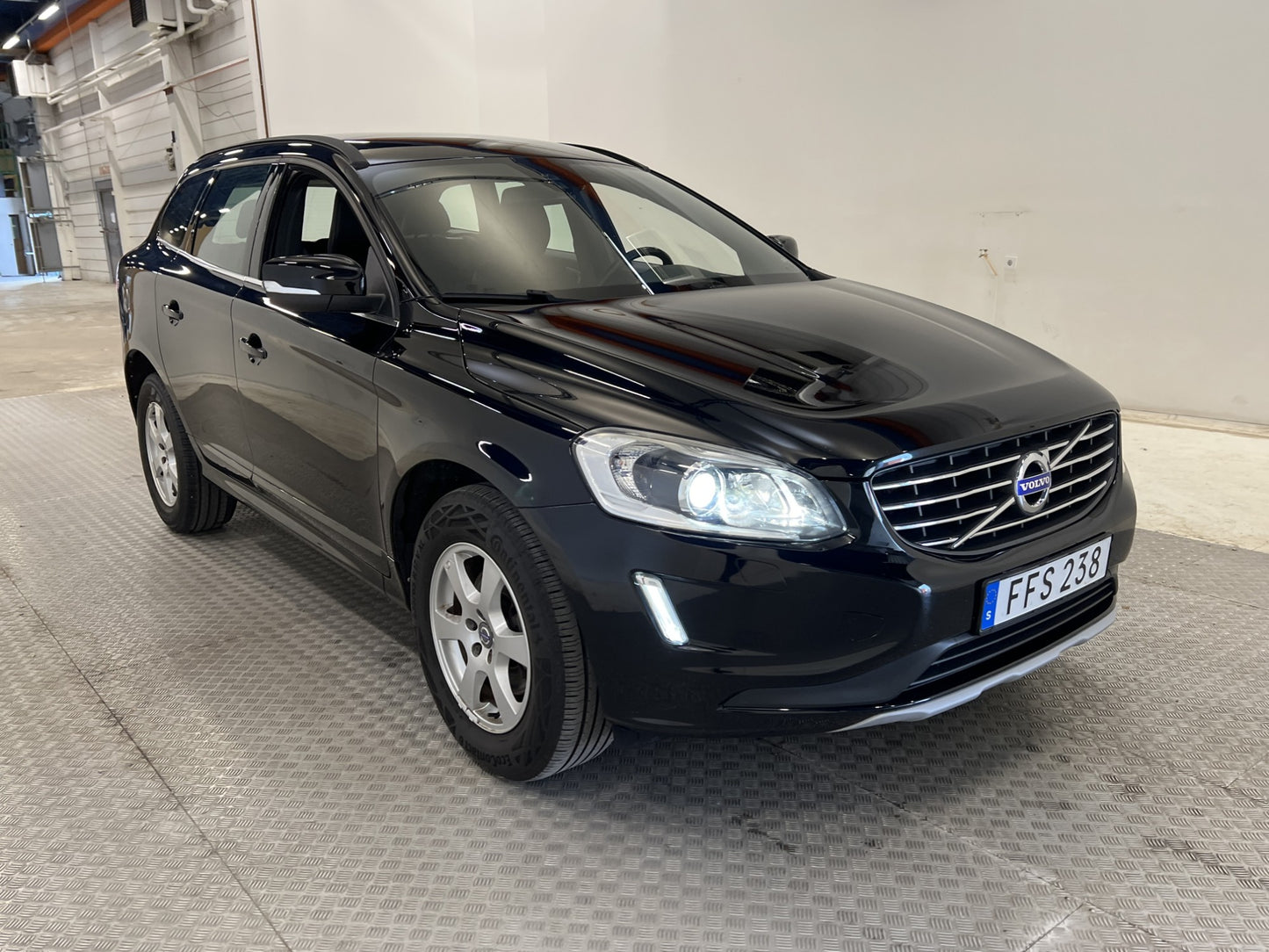 Volvo XC60 D4 AWD 190hk Momentum VOC Värmare Kamera Drag GPS