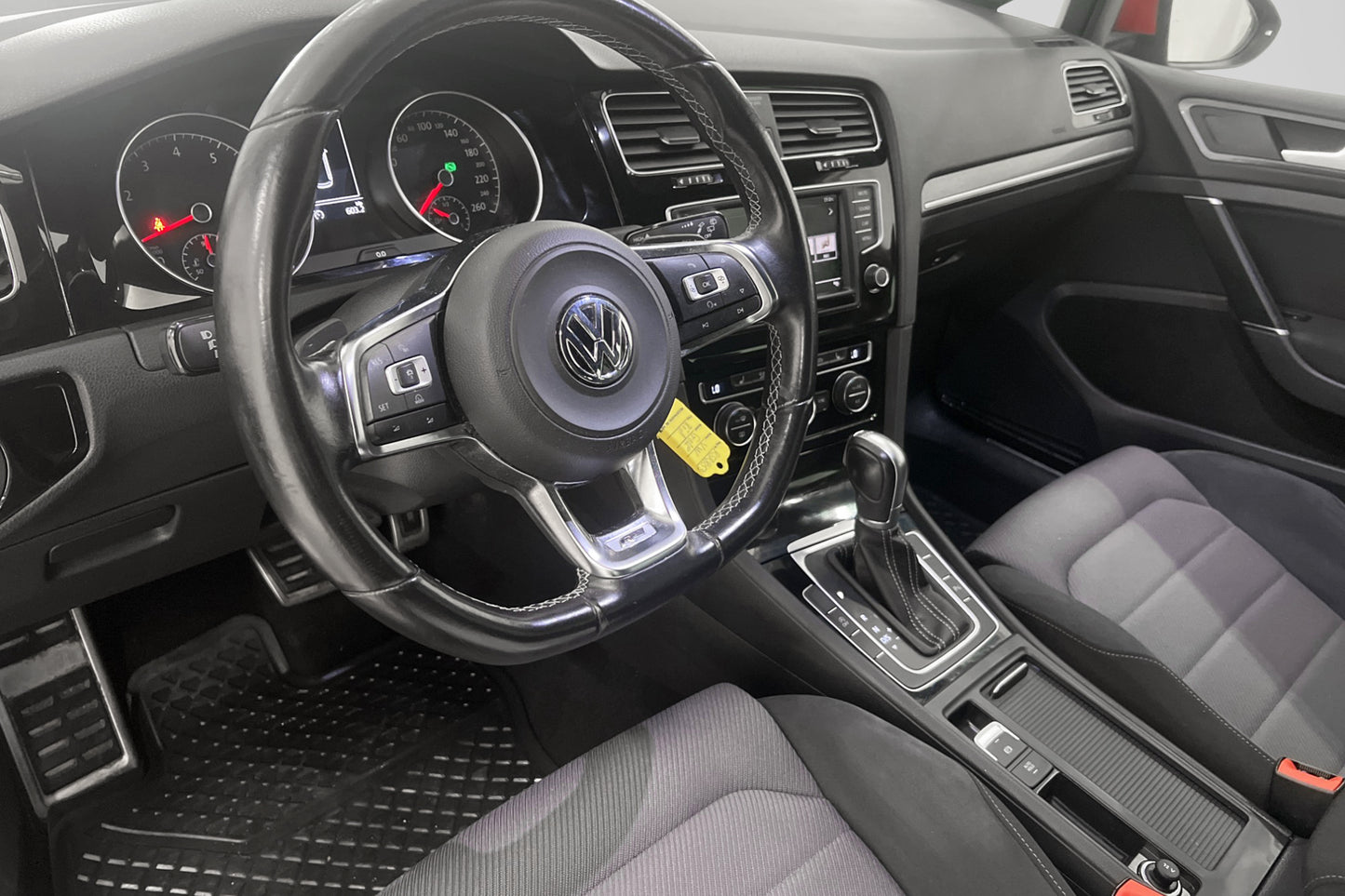 Volkswagen Golf SC 1.4 TSI 150hk R-Line LED Drag Backkamera