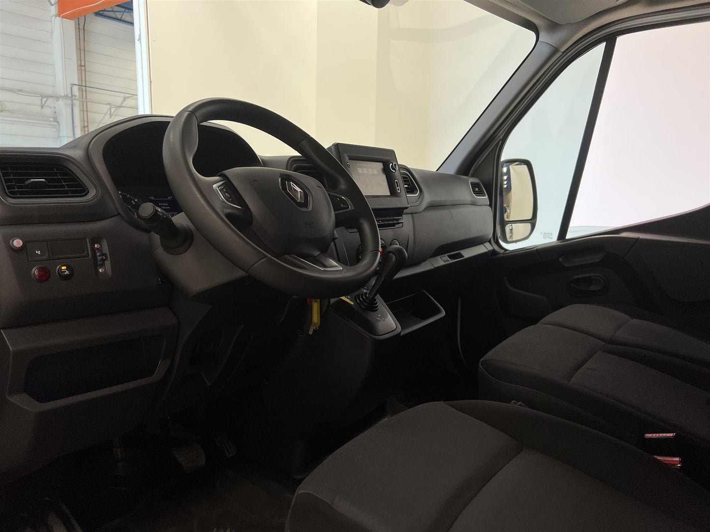 Renault Master 2.3 Aut 150hk Bakgavellyft 1-Brukare Moms