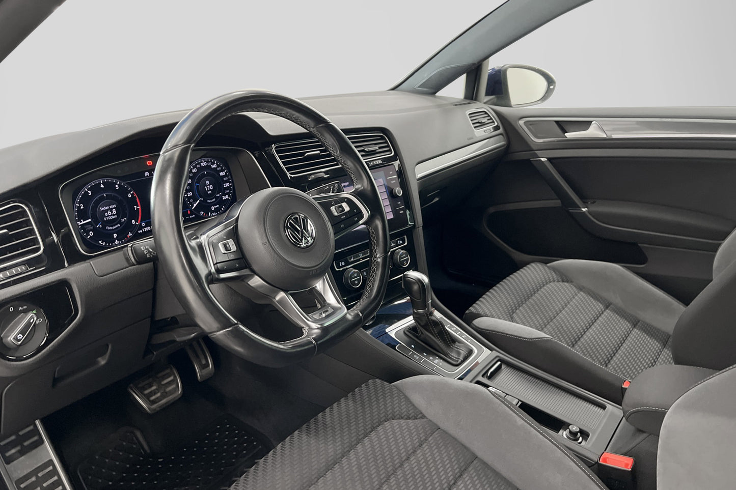 Volkswagen Golf SC 1.5 TSI 150hk R-line B-Värm Cockpit Drag