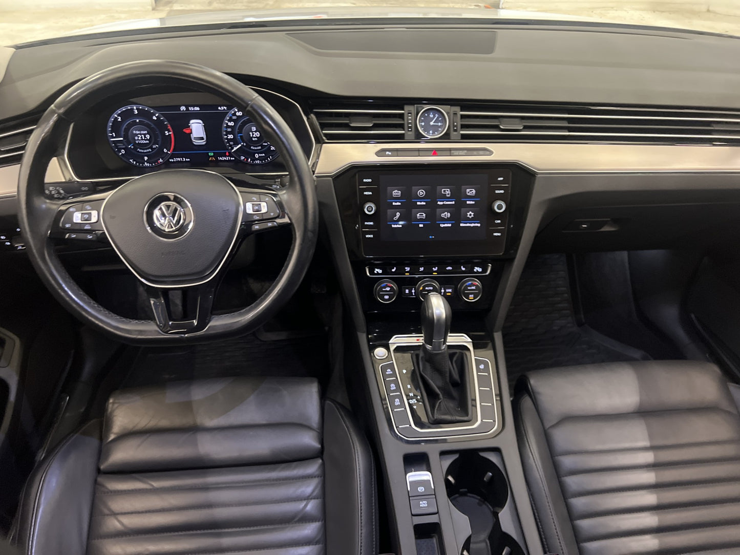 Volkswagen Passat 4M 190hk R-Line Cockpit Skinn Värm Bkamera