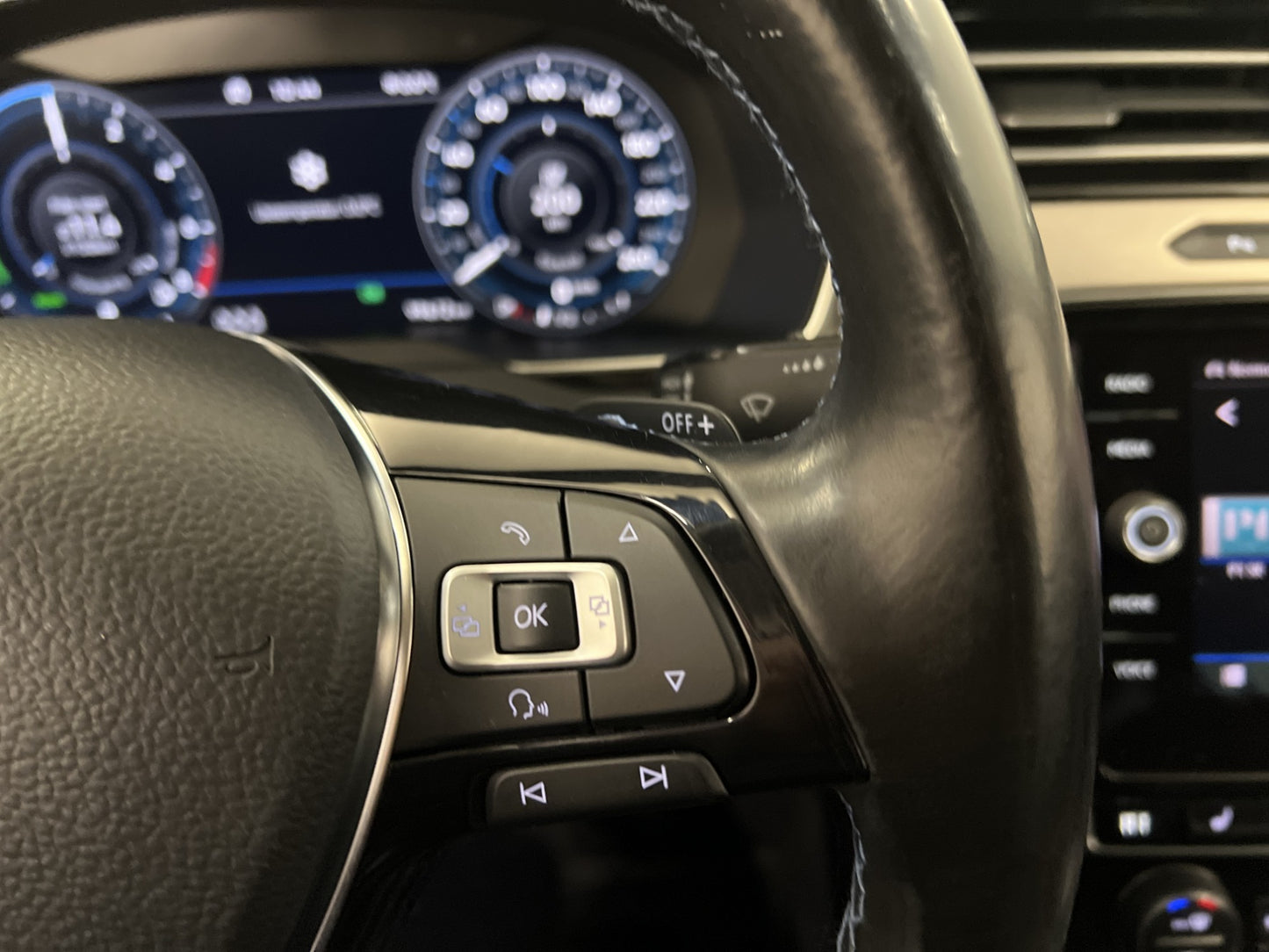 Volkswagen Passat GTE 218hk Pano Cockpit Kamera Carplay Drag