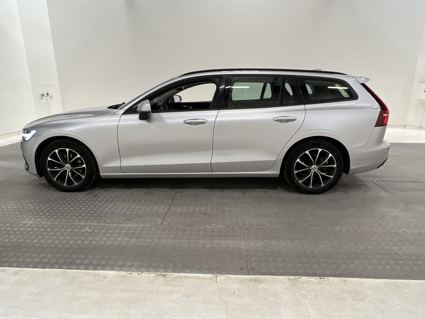 Volvo V60 D3 AWD Advanced VOC Kamera Värmare CarPlay MOMS