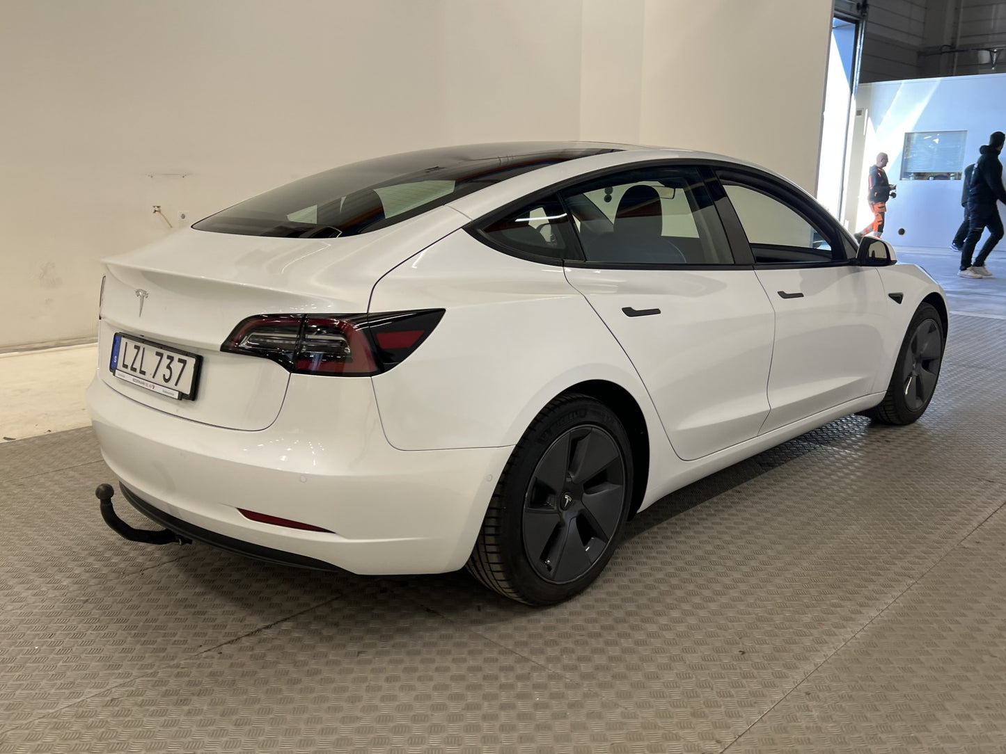 Tesla Model 3 Standard Range Plus 258hk Svensksåld Dragkrok