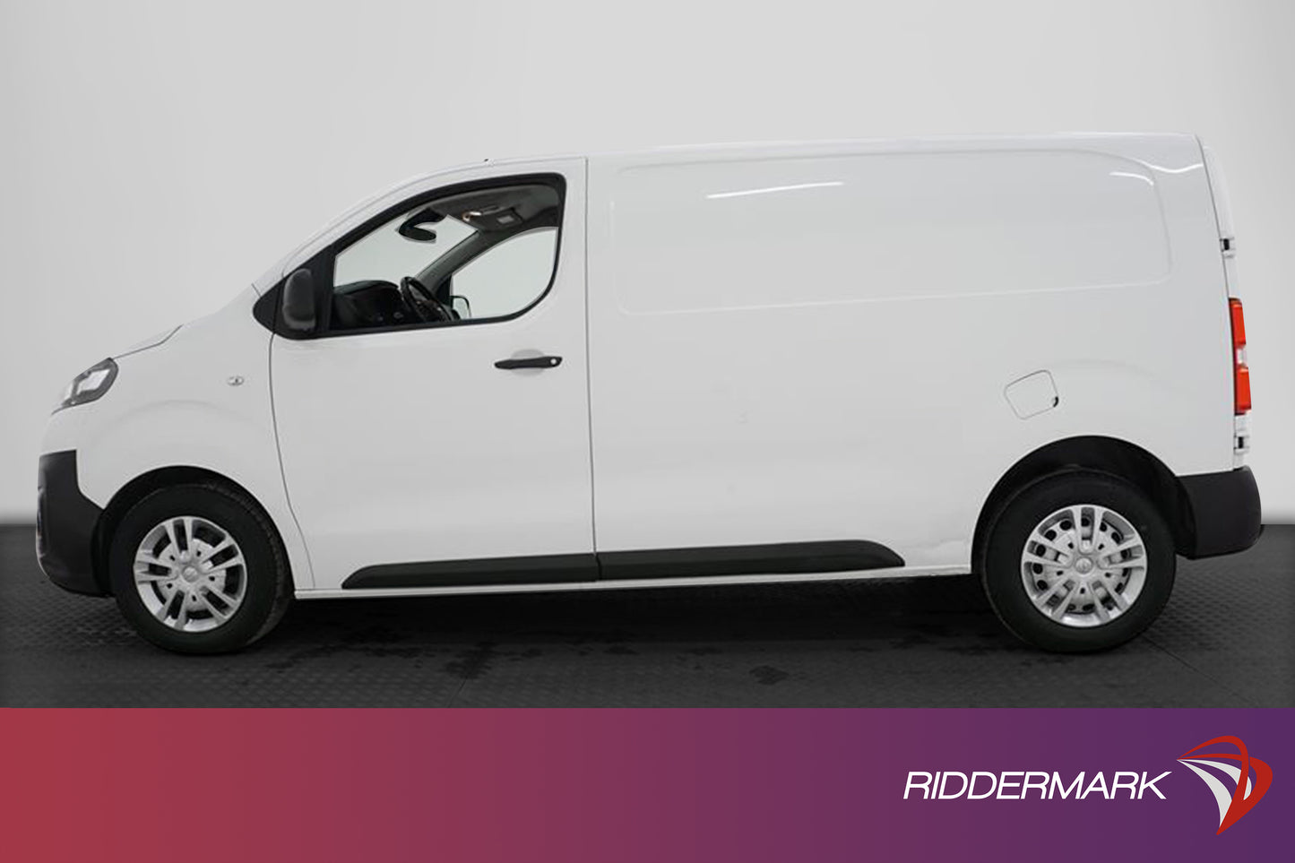 Opel Vivaro Lång Automat Värmare Dragkrok PDC Moms