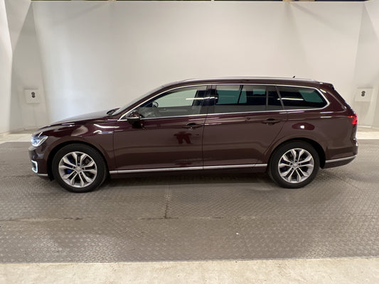 Volkswagen Passat GTE 218hk Active info Drag PVärm BKamera