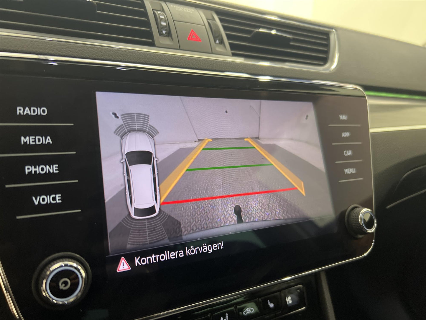 Skoda Superb Scout Businessline Cockpit Canton Drag Värmare