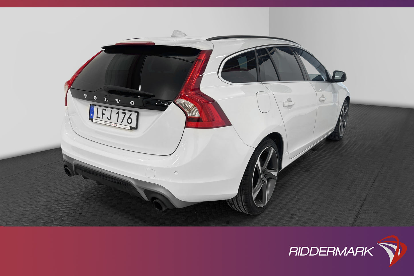 Volvo V60 D3 R-Design VOC Värmare BLIS Navi Keyless Elstol