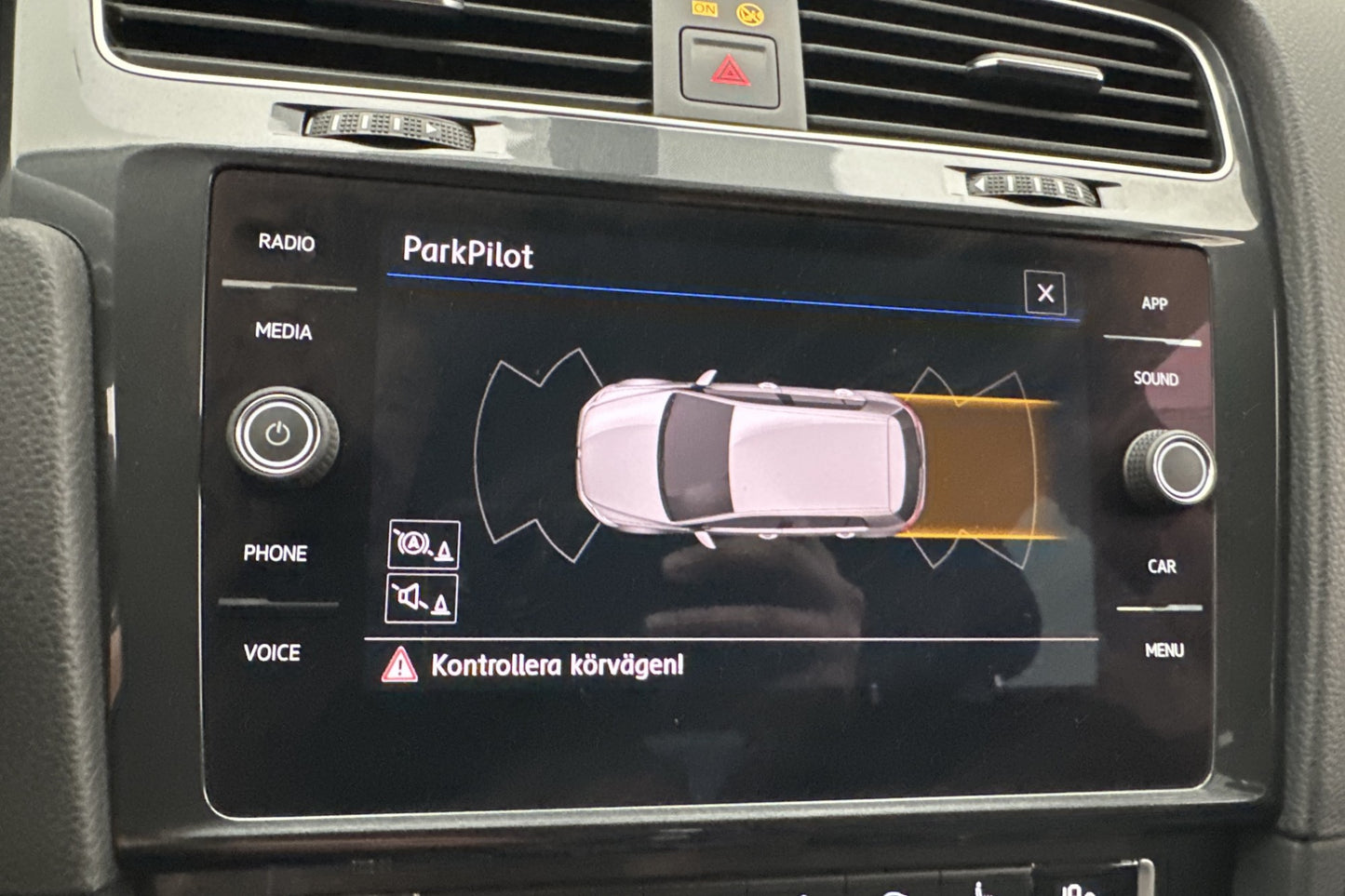 Volkswagen Golf TSI 115hk R-Line Cockpit  Sensorer CarPlay