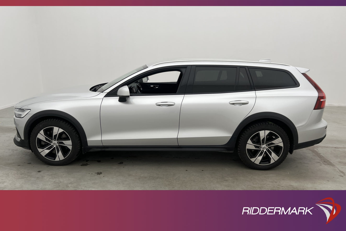 Volvo V60 Cross Country B4 AWD Advanced Värm Drag Skinn MOMS