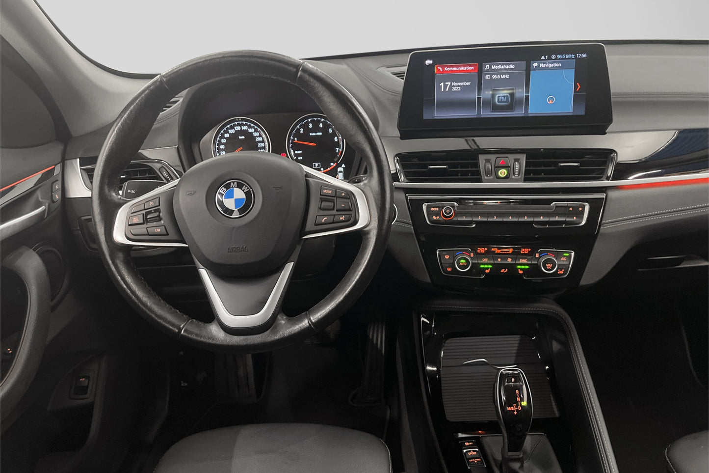 BMW X1 sDrive20i 192hk Sport line HUD Navi Kamera Drag MOMS