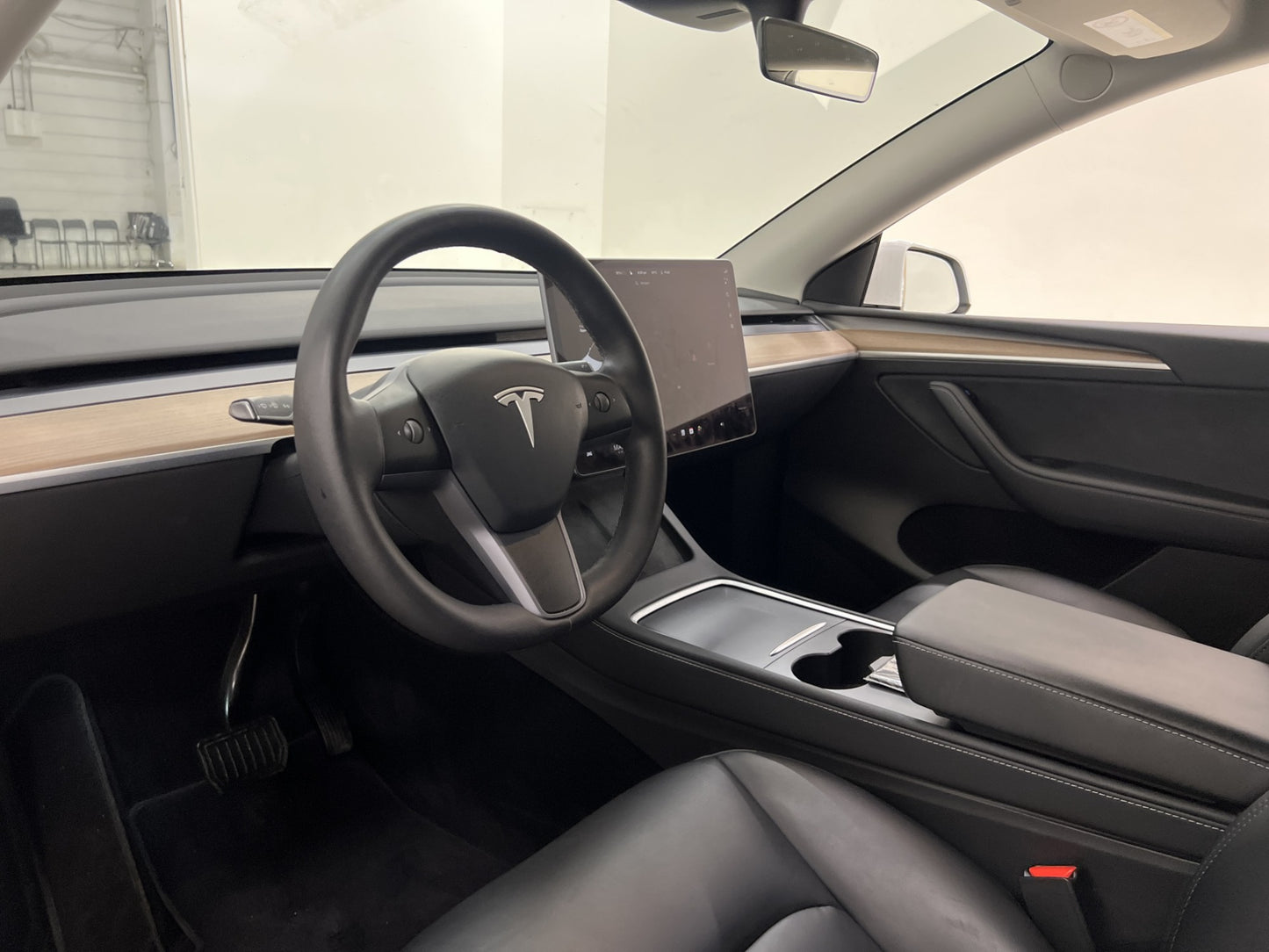 Tesla Model Y Long Range AWD 345hk Leasbar Moms Svensksåld