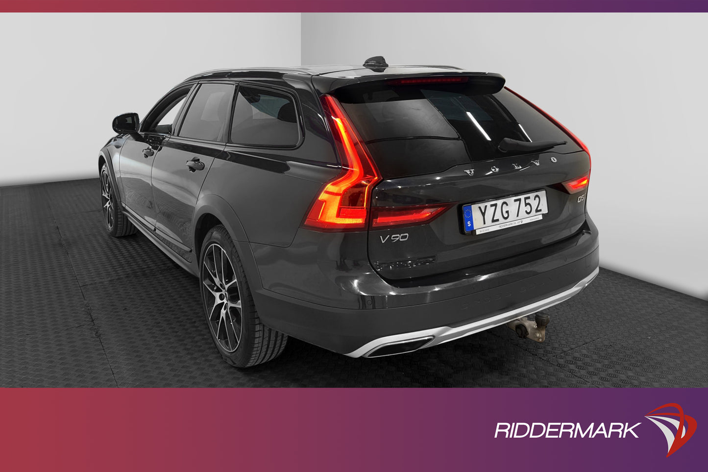 Volvo V90 Cross Country D5 PRO Pano HUD Skinn Navi 360° VOC