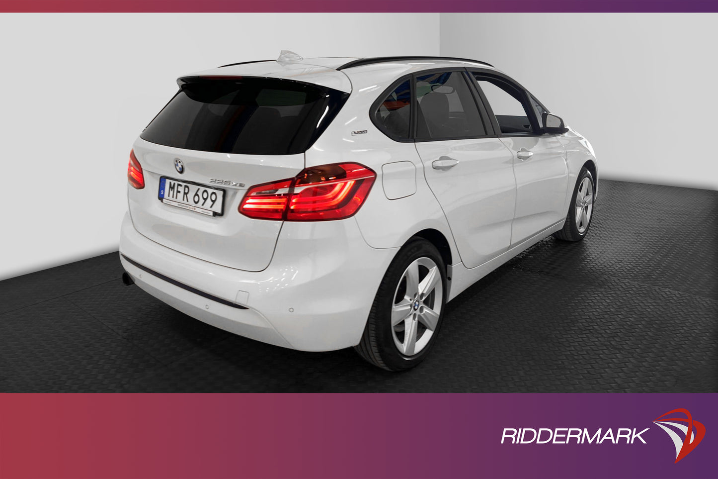 BMW 225xe Active Tourer 224hk Pano HUD Skinn B-kamera Navi