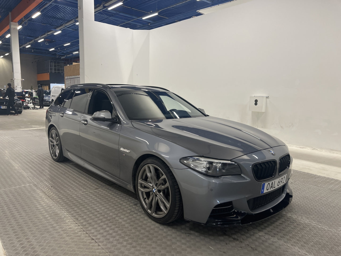 BMW M550 d xDrive Touring 381hk M Sport Värm Pano H/K Drag