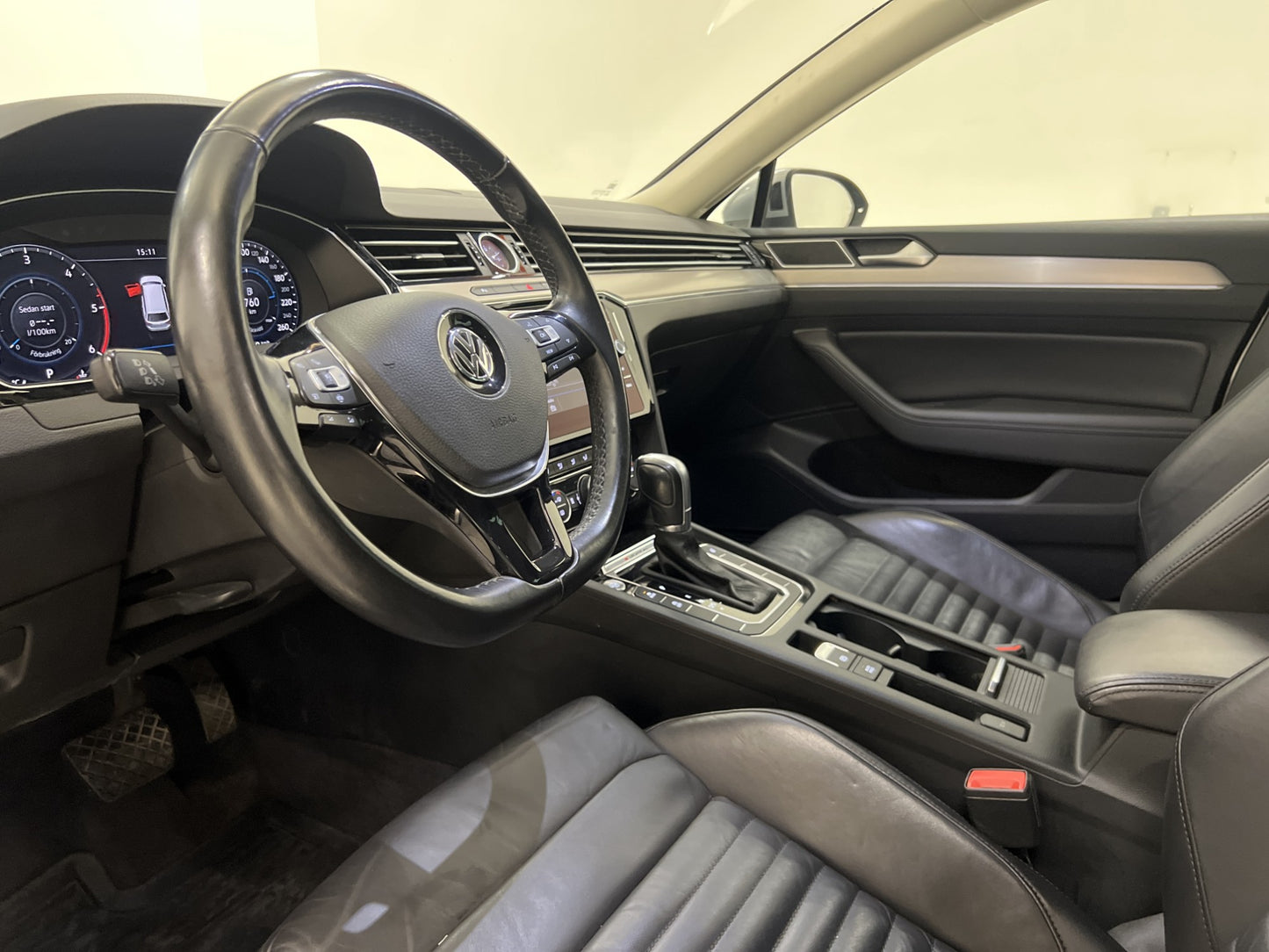 Volkswagen Passat 4M 190hk R-line Värmare Cockpit Skinn Drag