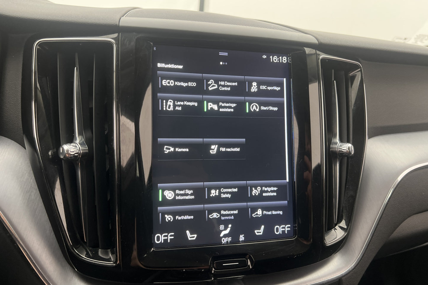 Volvo XC60 D4 AWD  Advanced VOC Värm Kamera Navi CarPlay