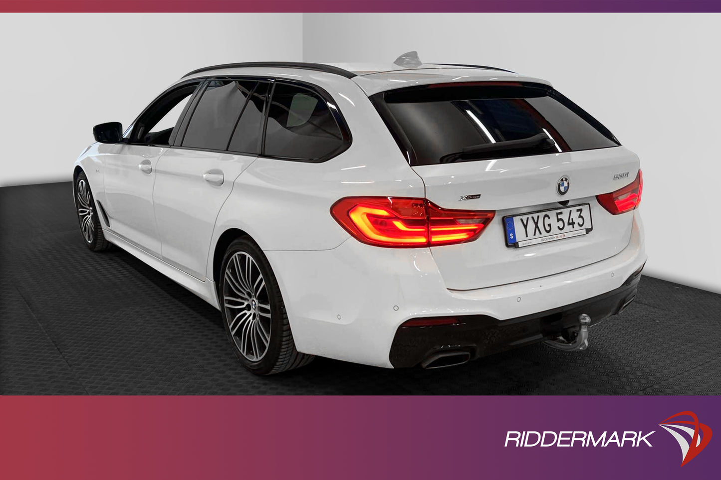 BMW  530i 252hk xDrive Innovation Pano H/K 360° Navi Skinn