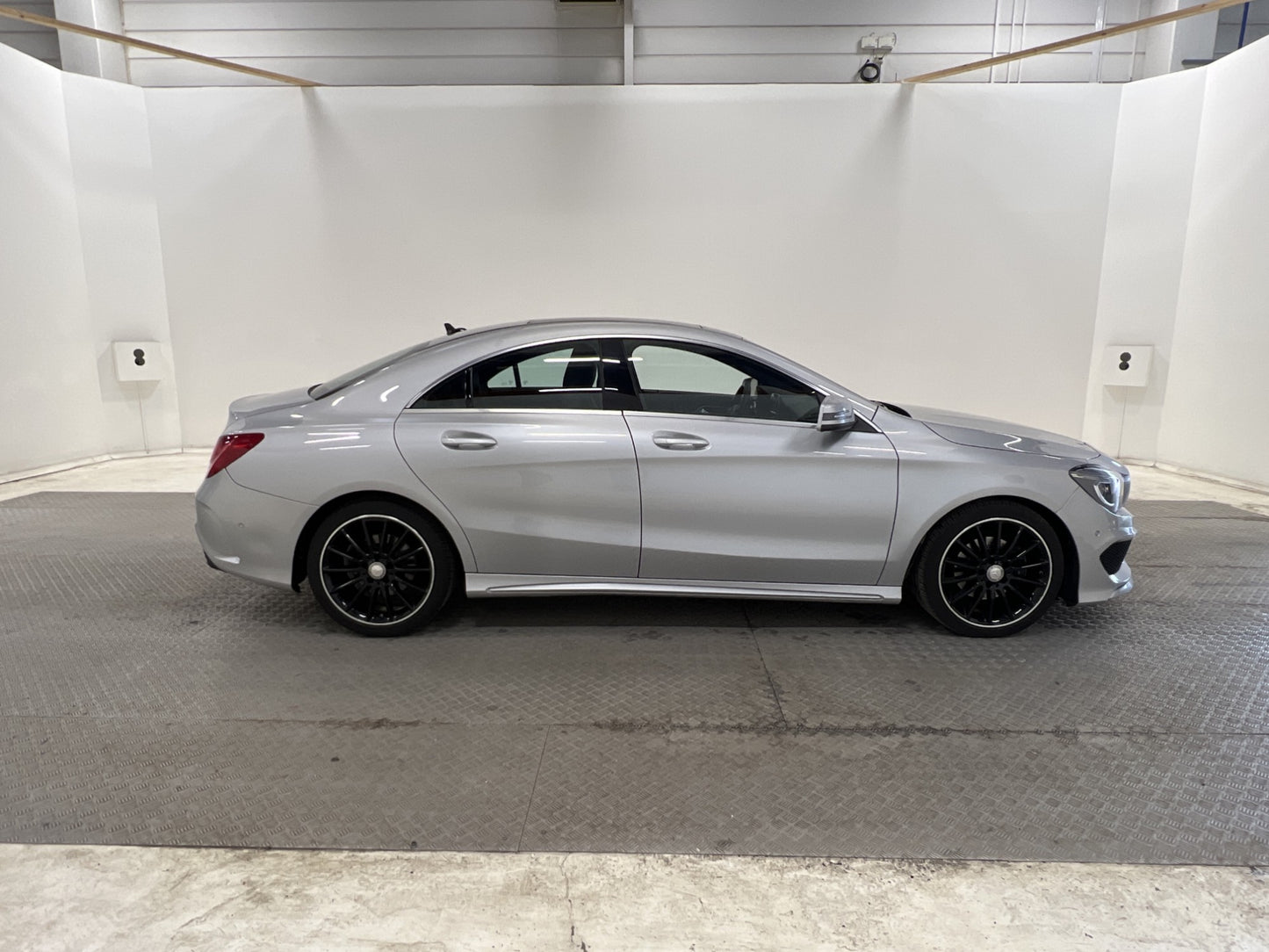 Mercedes-Benz CLA 180 122hk AMG Sport Panorama B-Kamera Eu6