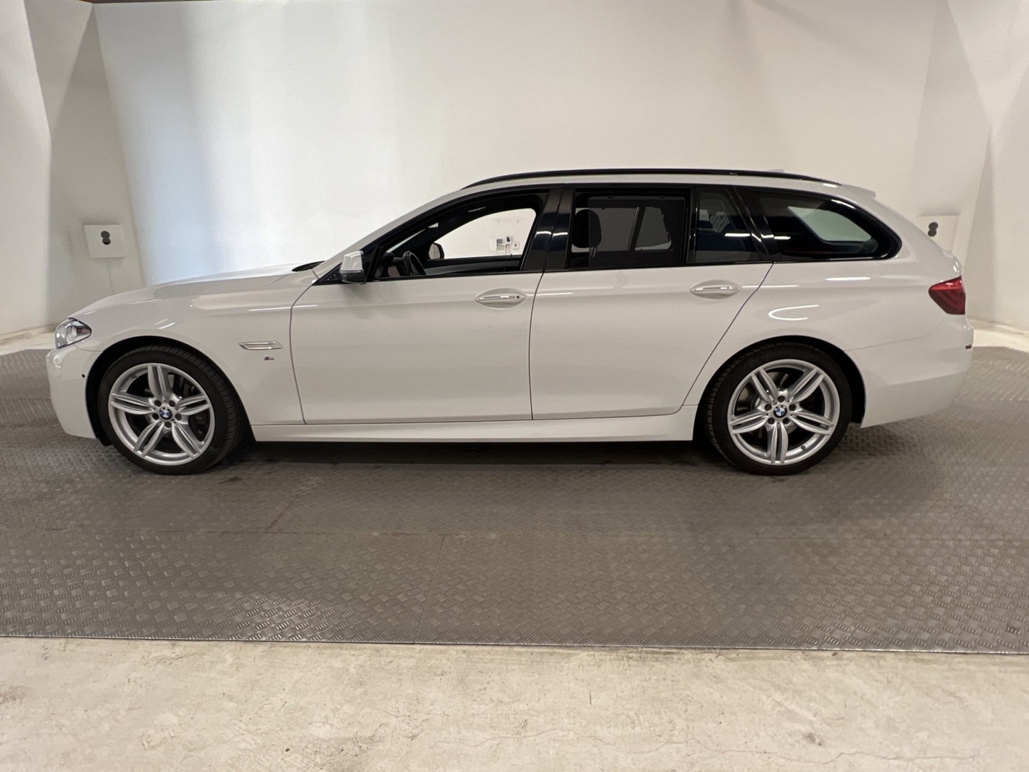 BMW 530d xDrive M-Sport Pano Kamera Drag Drive assist plus