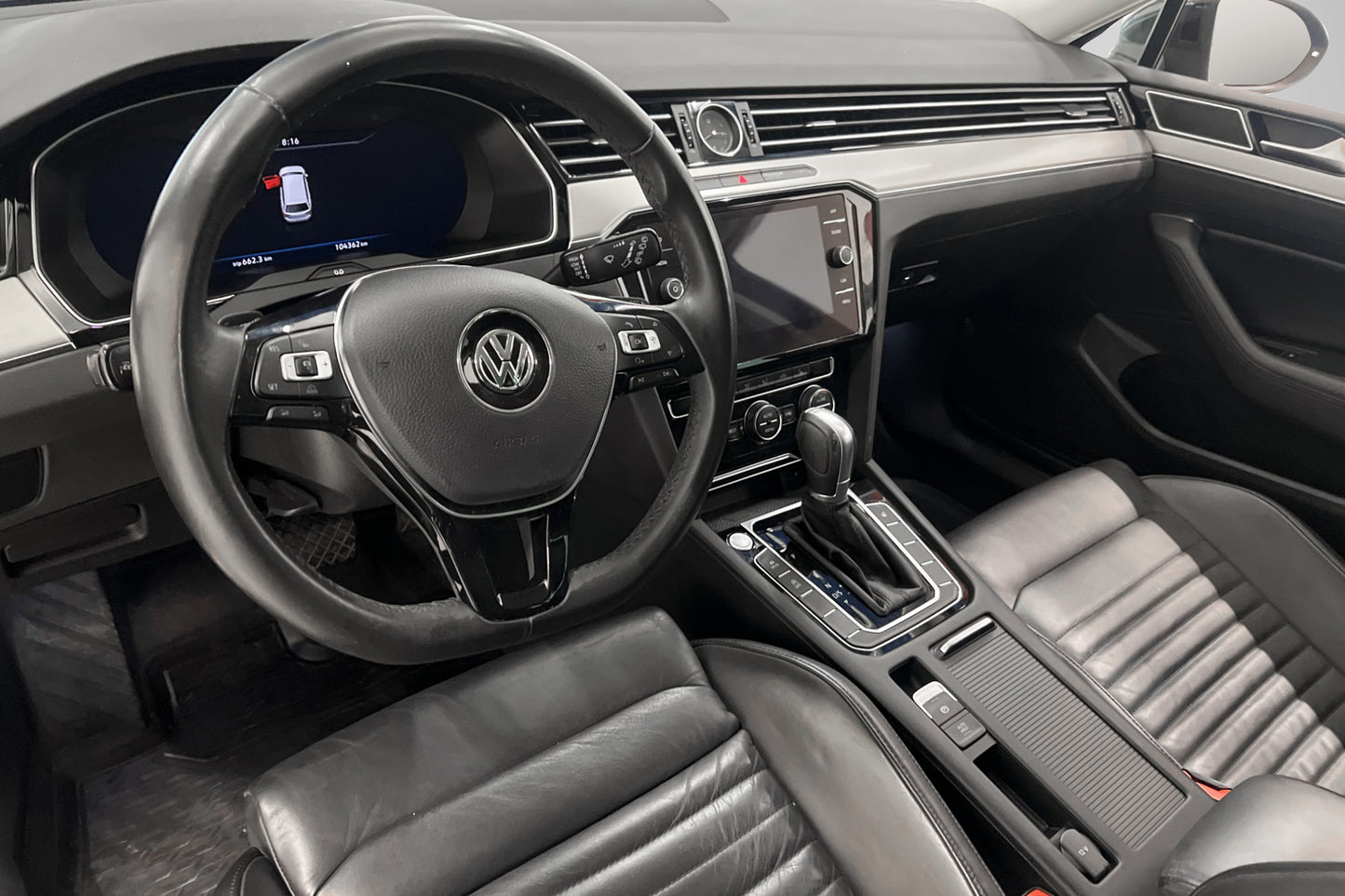 Volkswagen Passat 190hk R-Line Cockpit Skinn B-Kamera Drag