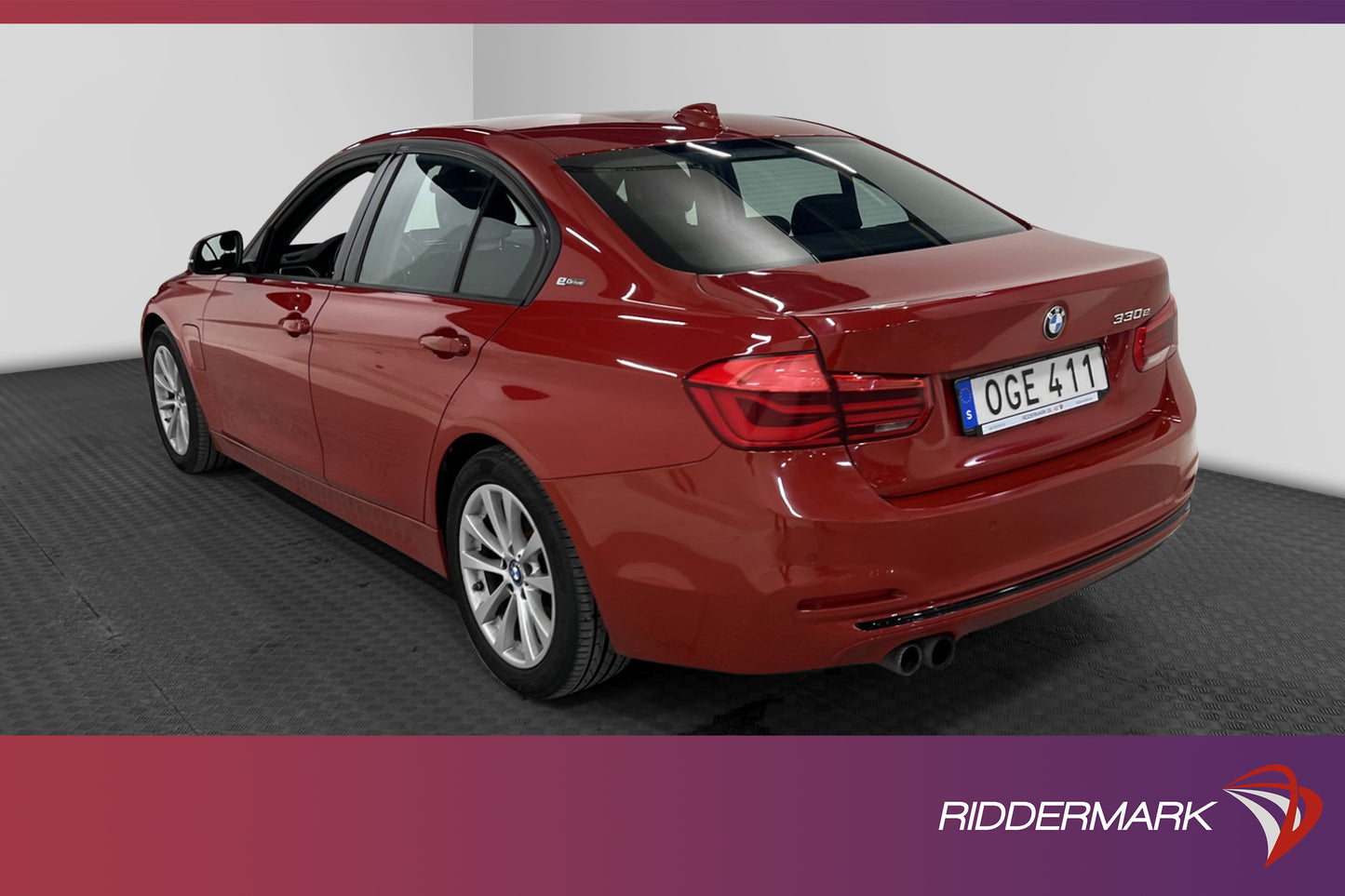 BMW 330e Sedan Navi M ratt P-sensorer Nyservad 252hk