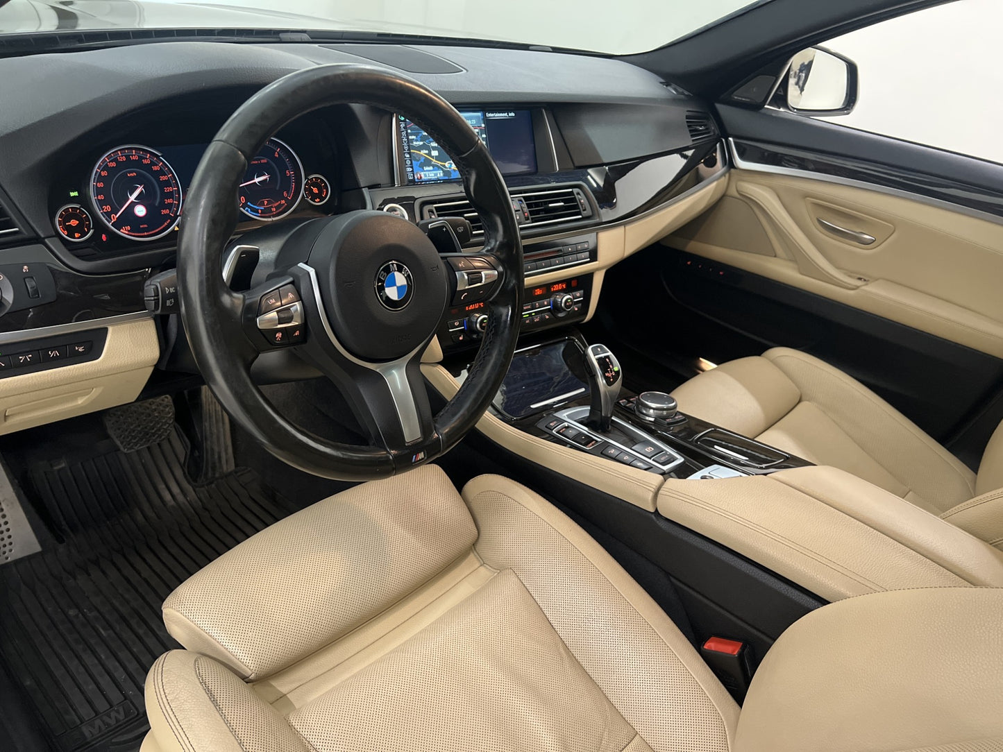 BMW 535d xDrive Sedan 313hk M Sport Pano HUD H/K Kamera Drag