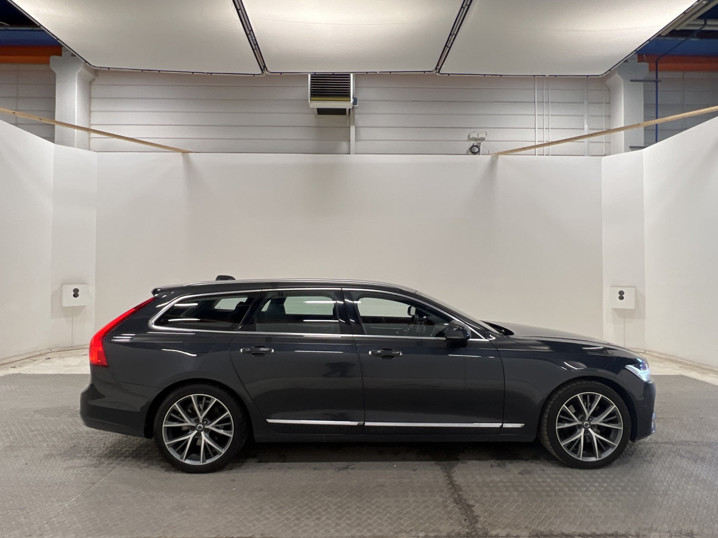 Volvo V90 T5 254hk Inscription Drag B&W Skinn Navi 360° PDC