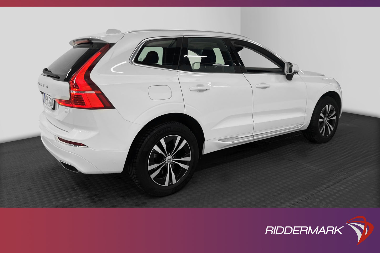 Volvo XC60 T6 AWD RECHARGE Momentum Panorama Drag Moms