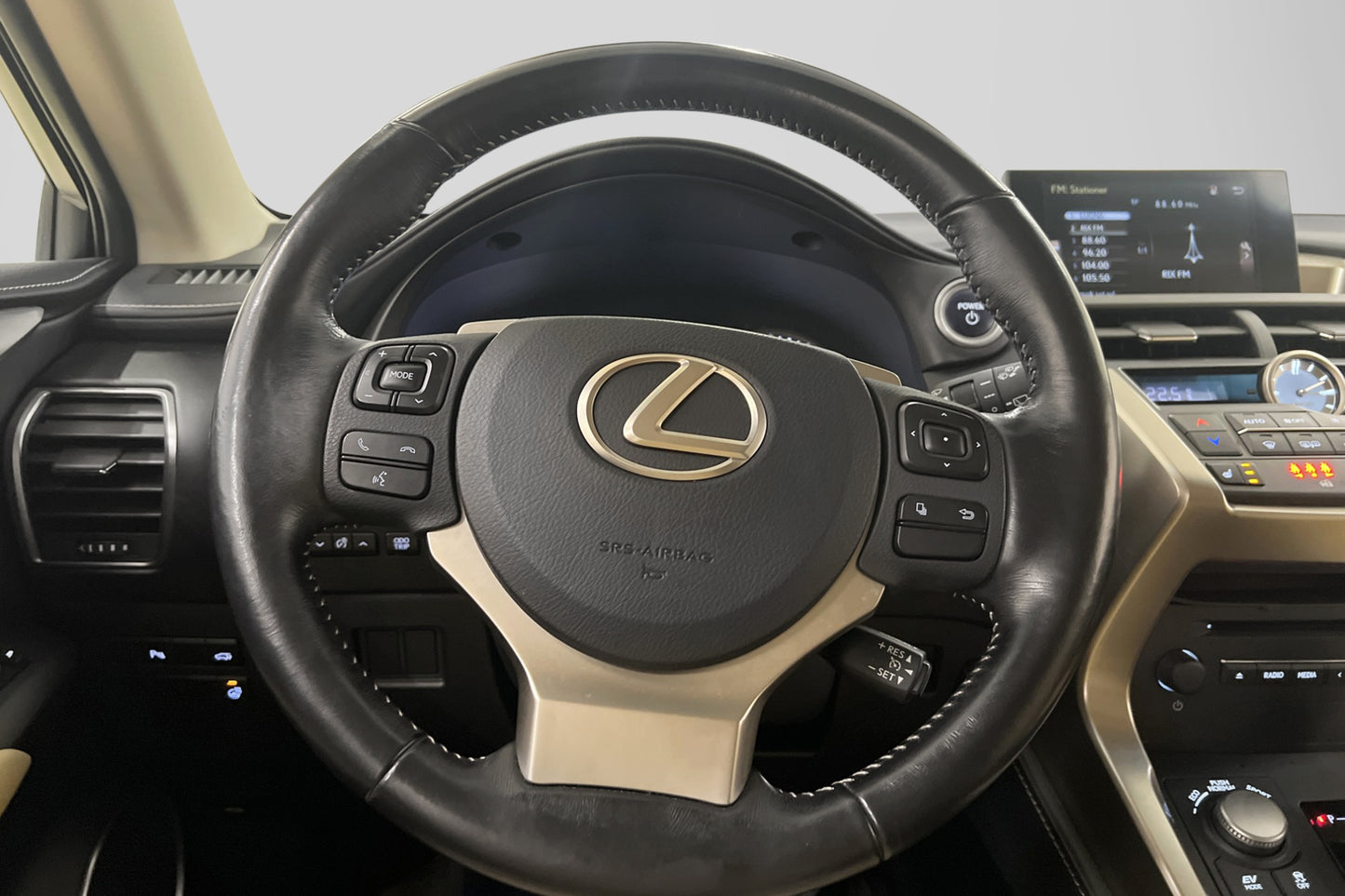 Lexus NX 300h 2.5 E-CVT AWD Skinn B-kamera 1 brukare 197hk