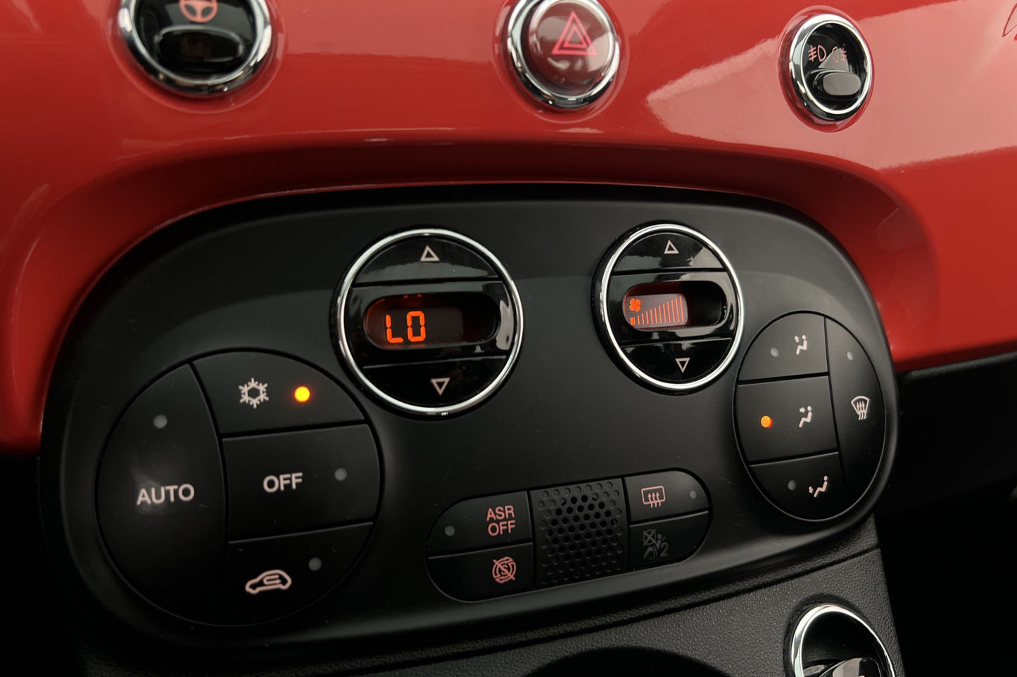 Fiat 500 1.2 69hk Lounge Panorama Sensorer CarPlay Välserv