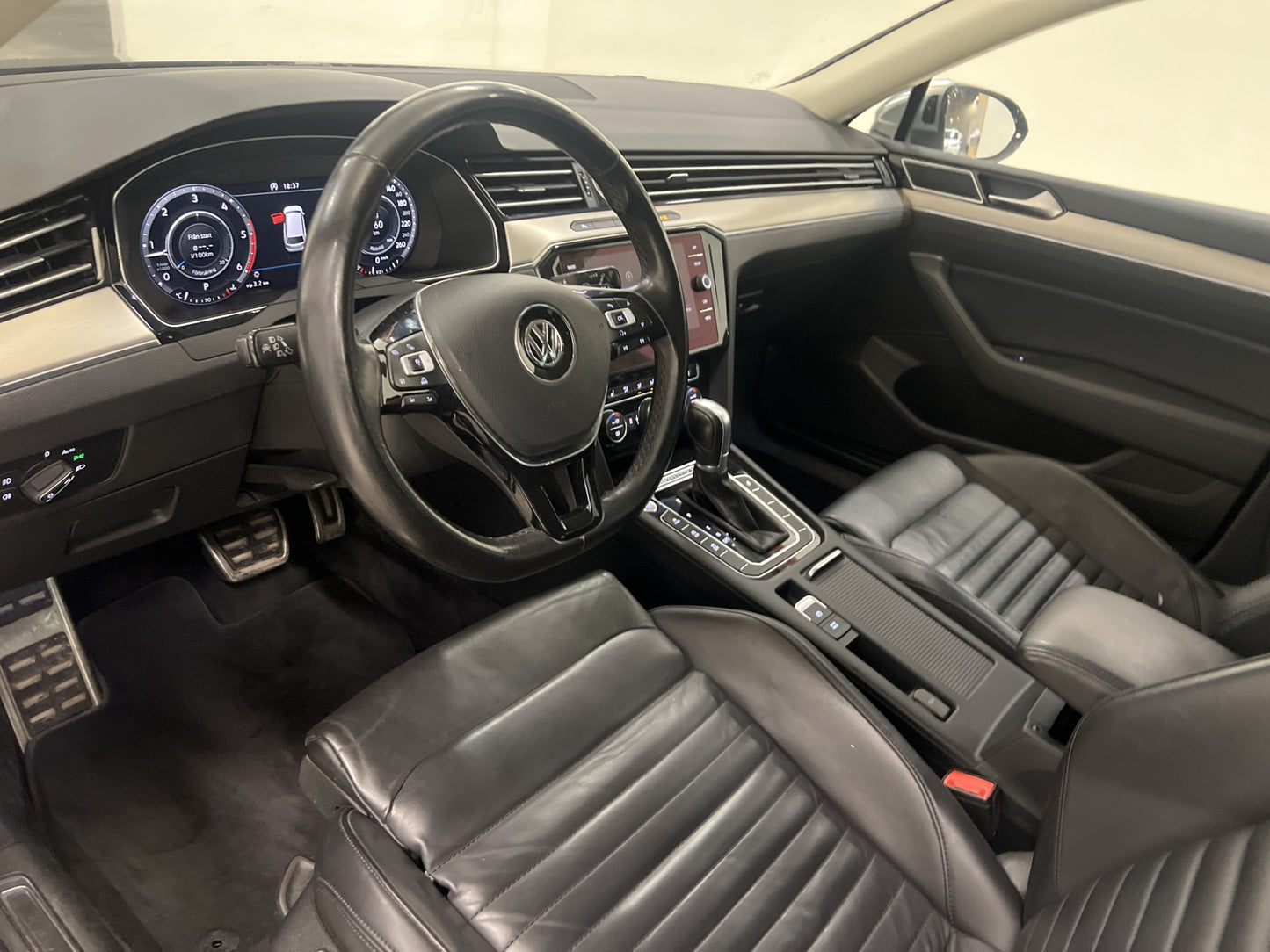 Volkswagen Passat Alltrack 4M 190hk Executive Cockpit Drag