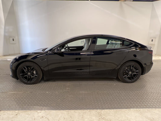 Tesla Model 3 Long Range AWD 440hk Svensksåld Ljus interiör