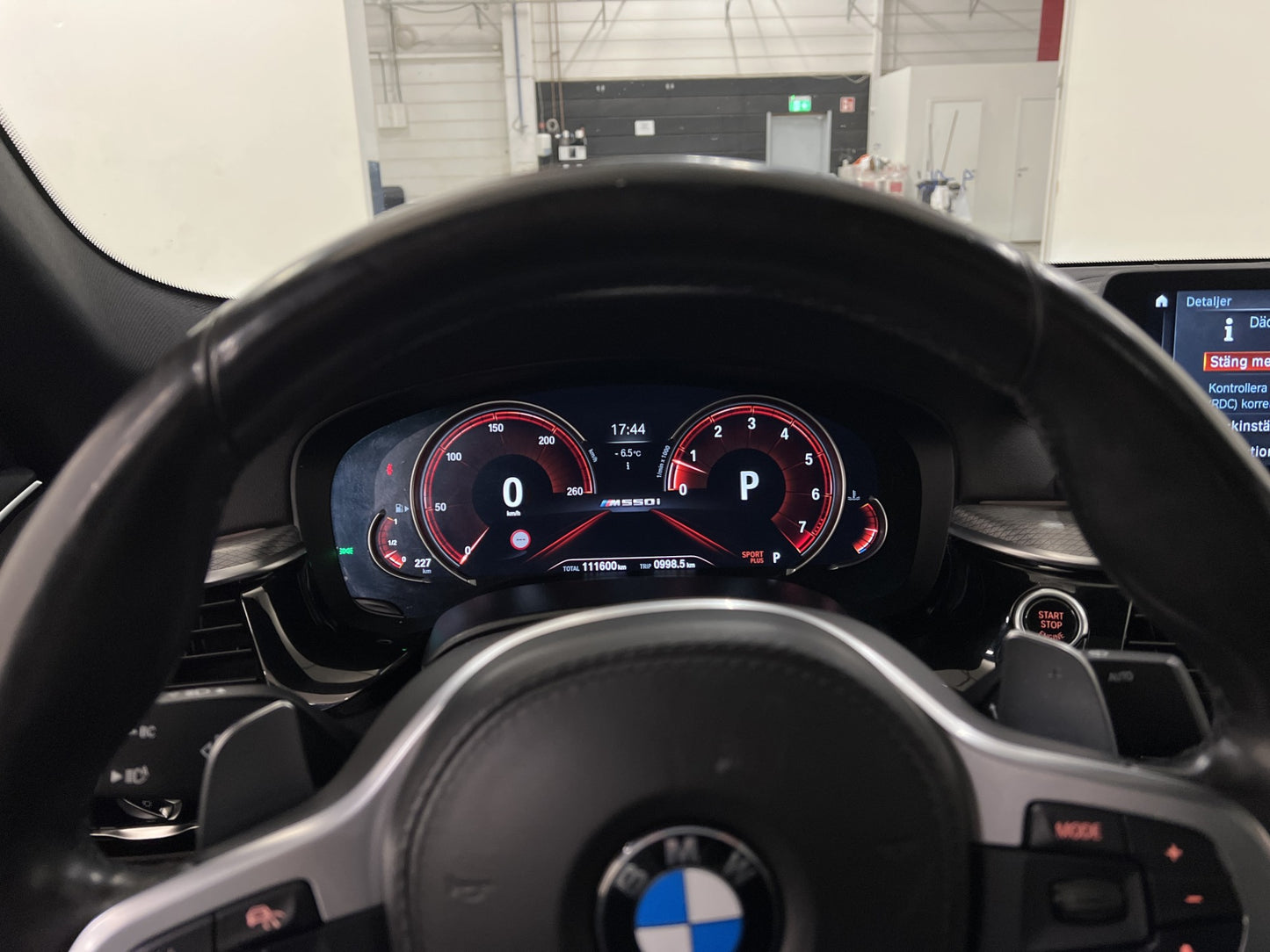 BMW M550 i xDrive 462hk Ultimate Edition Pano B&W HUD Drag