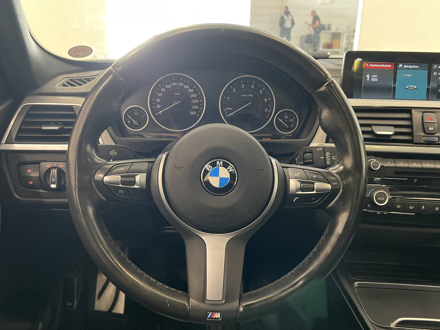 BMW 320i 184hk xDrive Touring M-sport H/K Pano Navi Helskinn