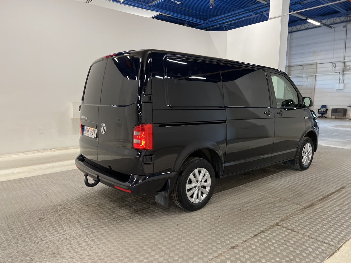 Volkswagen Transporter 150hk DSG Värmare Drag Skinn Moms