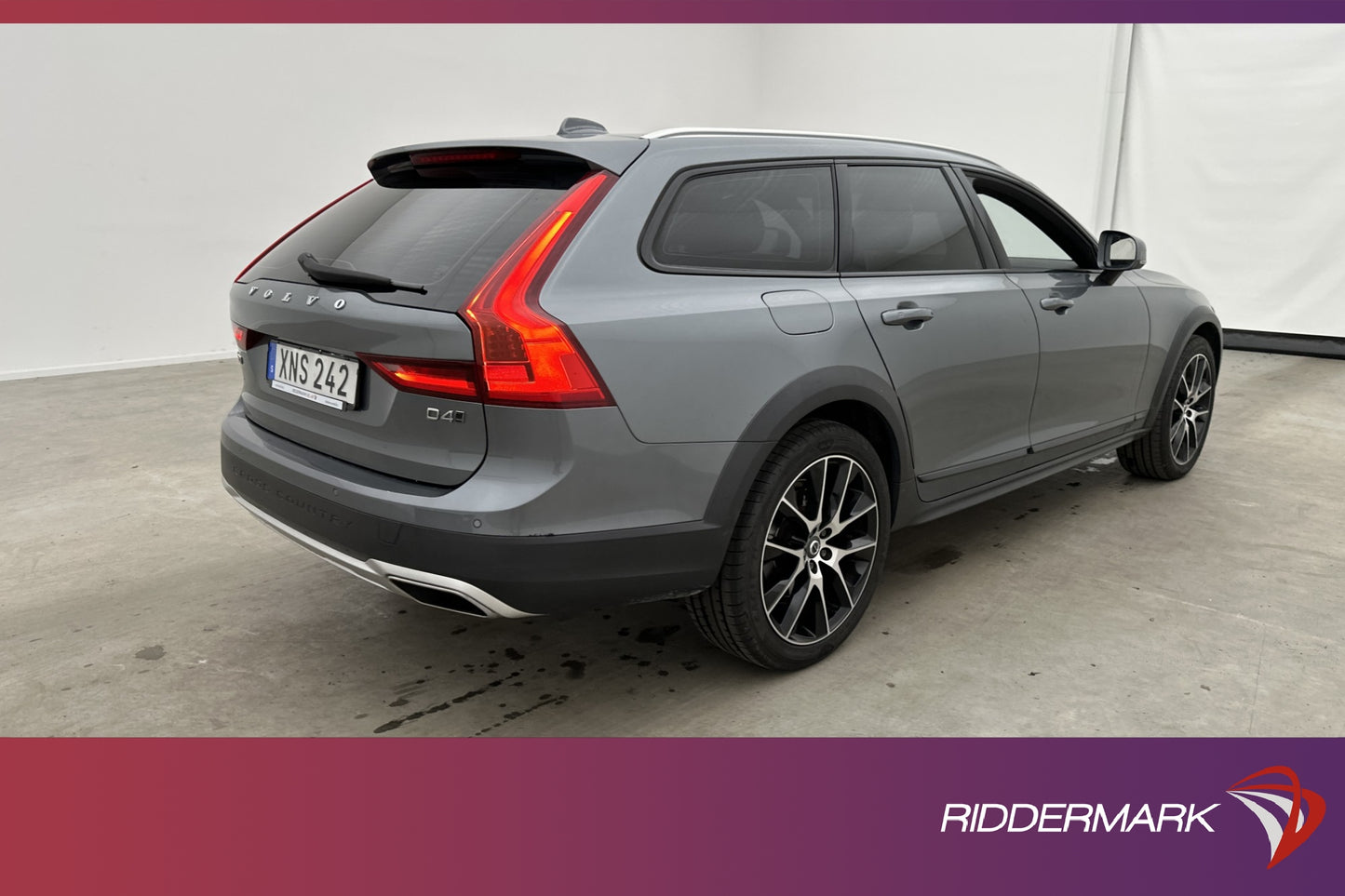 Volvo V90 Cross Country D4 AWD Pro D-Värmare Pano HUD Kamera