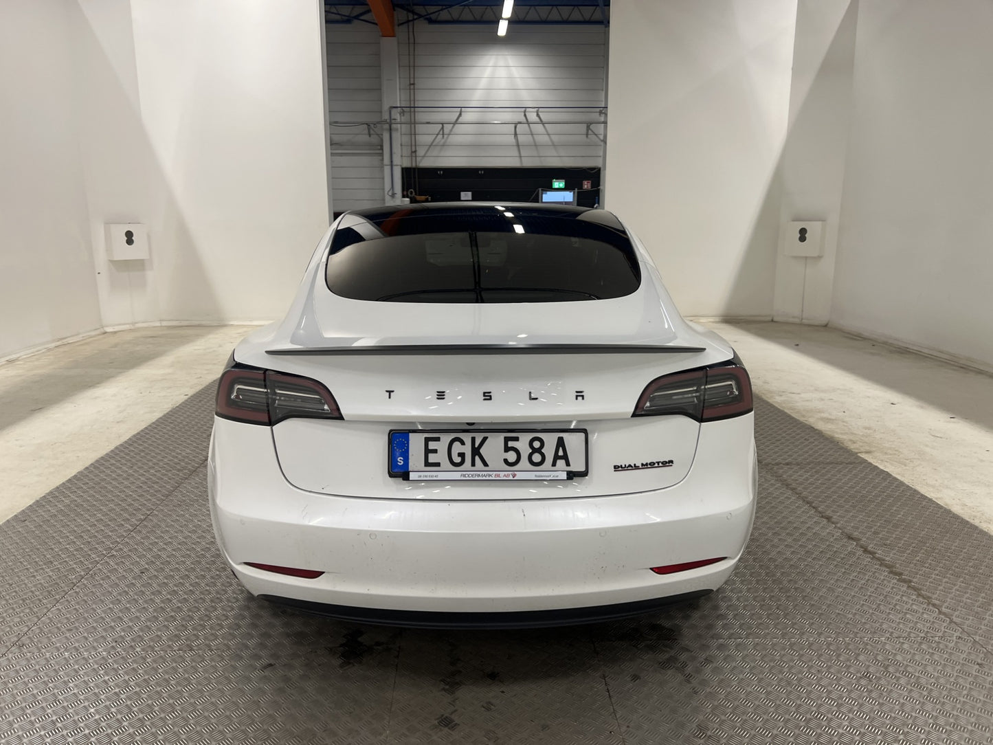 Tesla Model 3 Performance AWD 513hk Svensksåld Autopilot