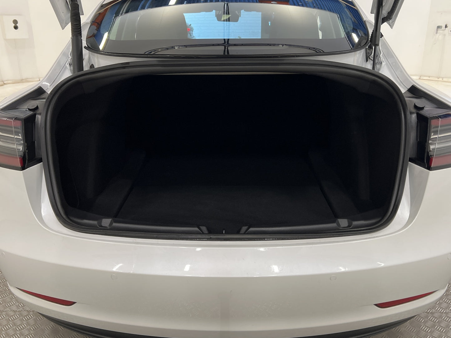 Tesla Model 3 Standard Range Plus 258hk Svensksåld Dragkrok