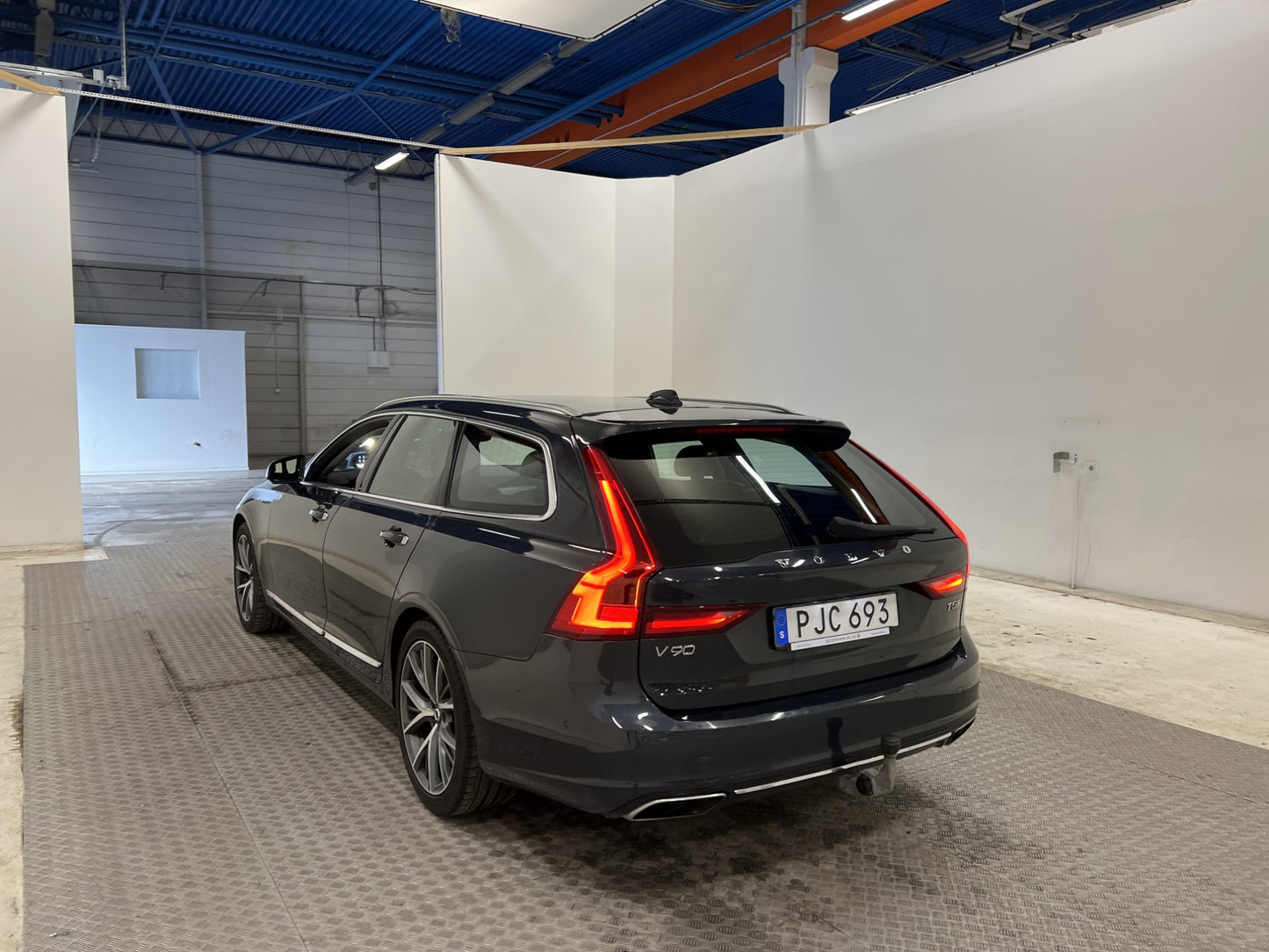 Volvo V90 T5 254hk Inscription Drag B&W Skinn Navi 360° PDC