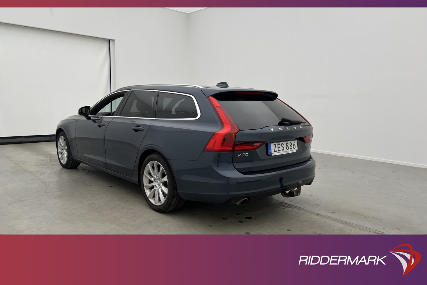 Volvo V90 T4 190hk Momentum VOC D-Värm B-Kamera Navi Drag