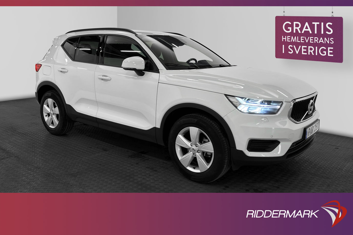 Volvo XC40 T2 129hk Kinetic Värmare VOC Navi CarPlay B-Kam