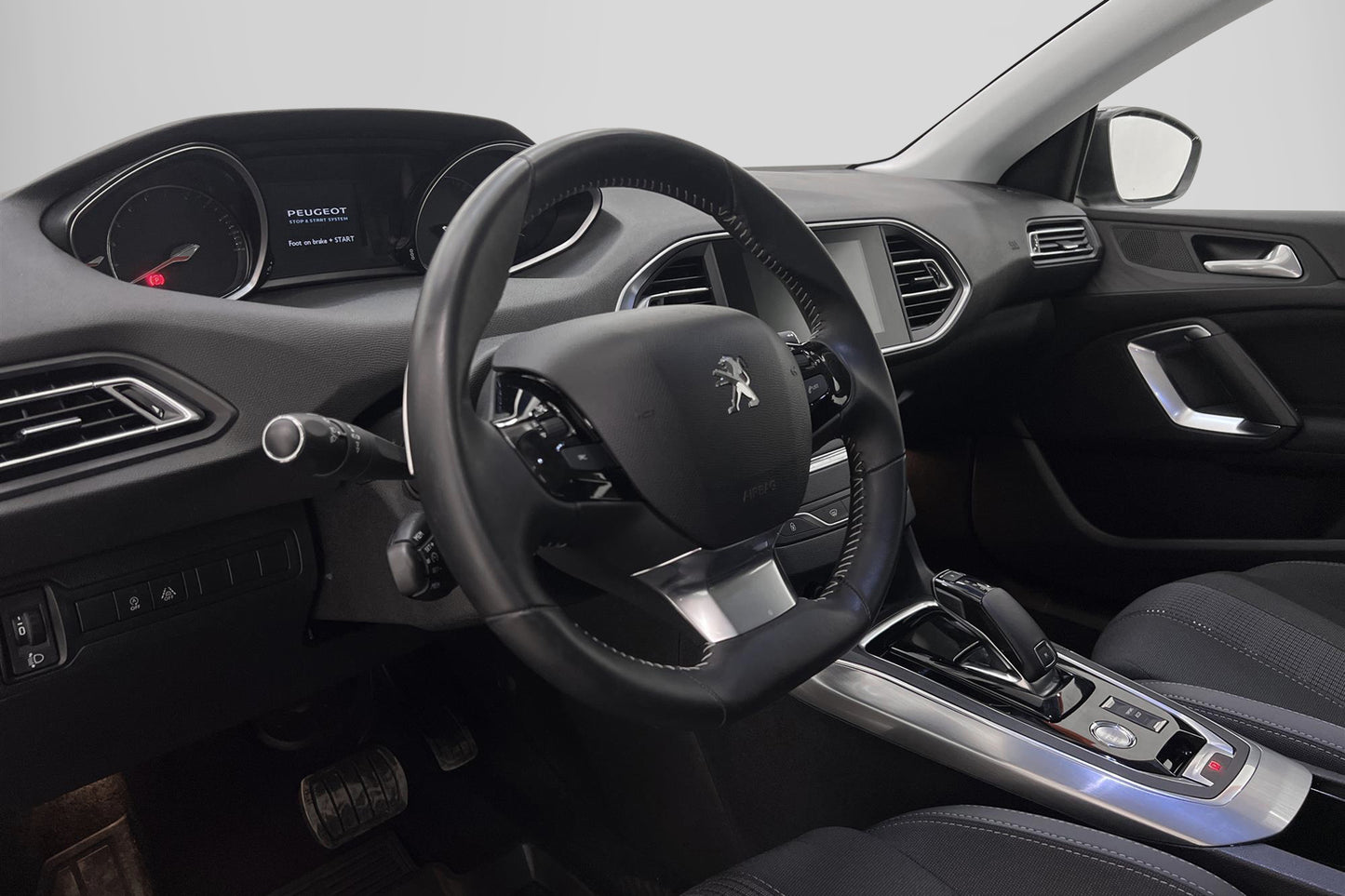 Peugeot 308 1.2 e-THP 130hk Allure CarPlay P-sensorer