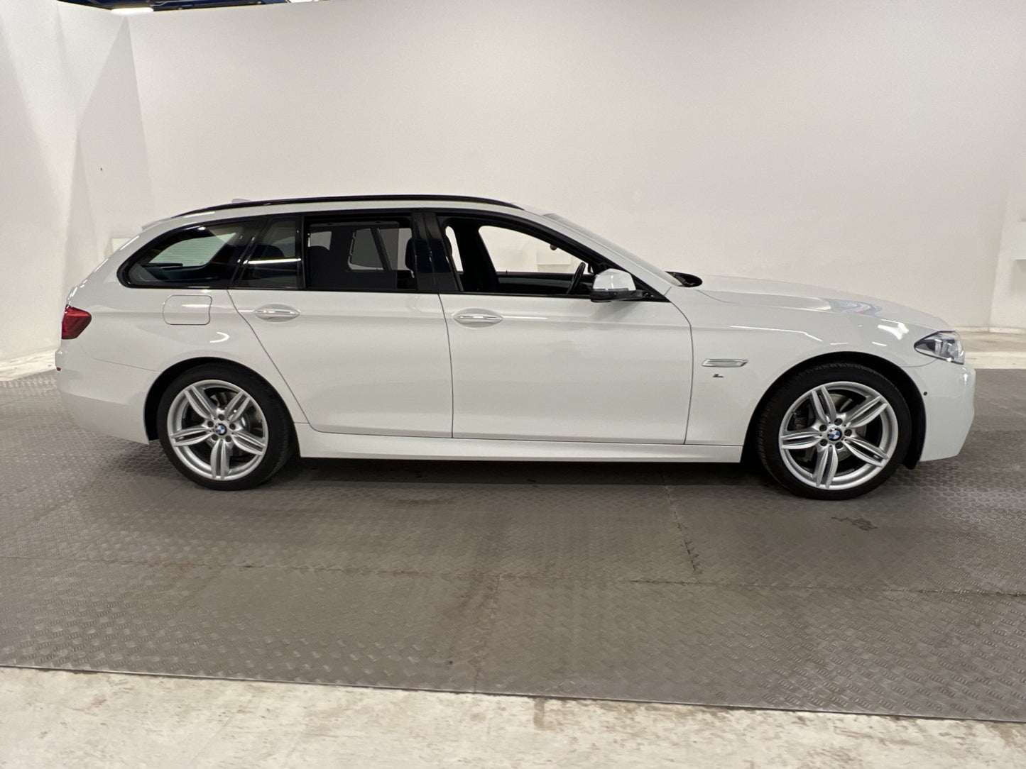 BMW 530d xDrive M-Sport Pano Kamera Drag Drive assist plus