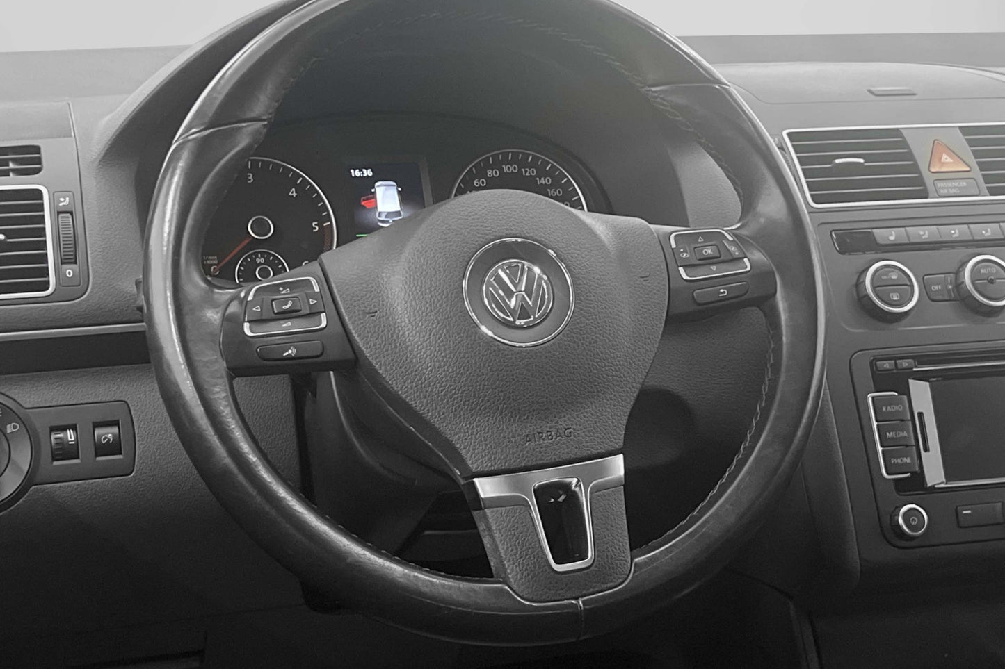 Volkswagen Touran 177hk Värmare Bkamera Navi Drag 2-Brukare