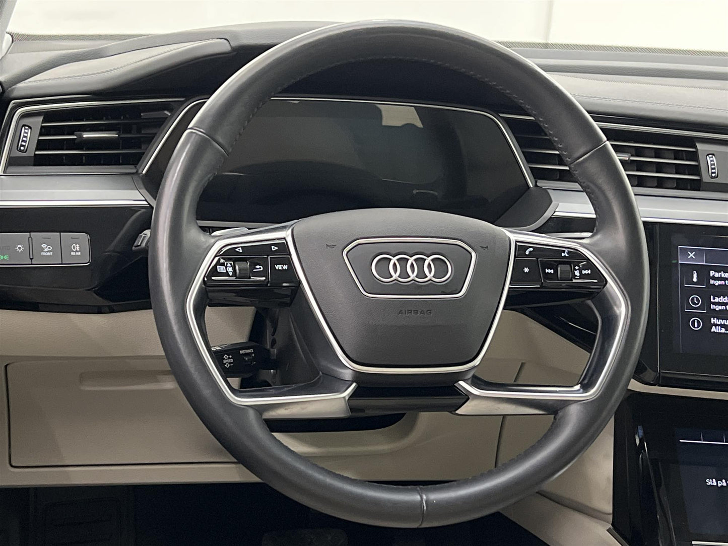 Audi E-Tron Quattro 55 408hk Proline Cockpit Skinn Drag