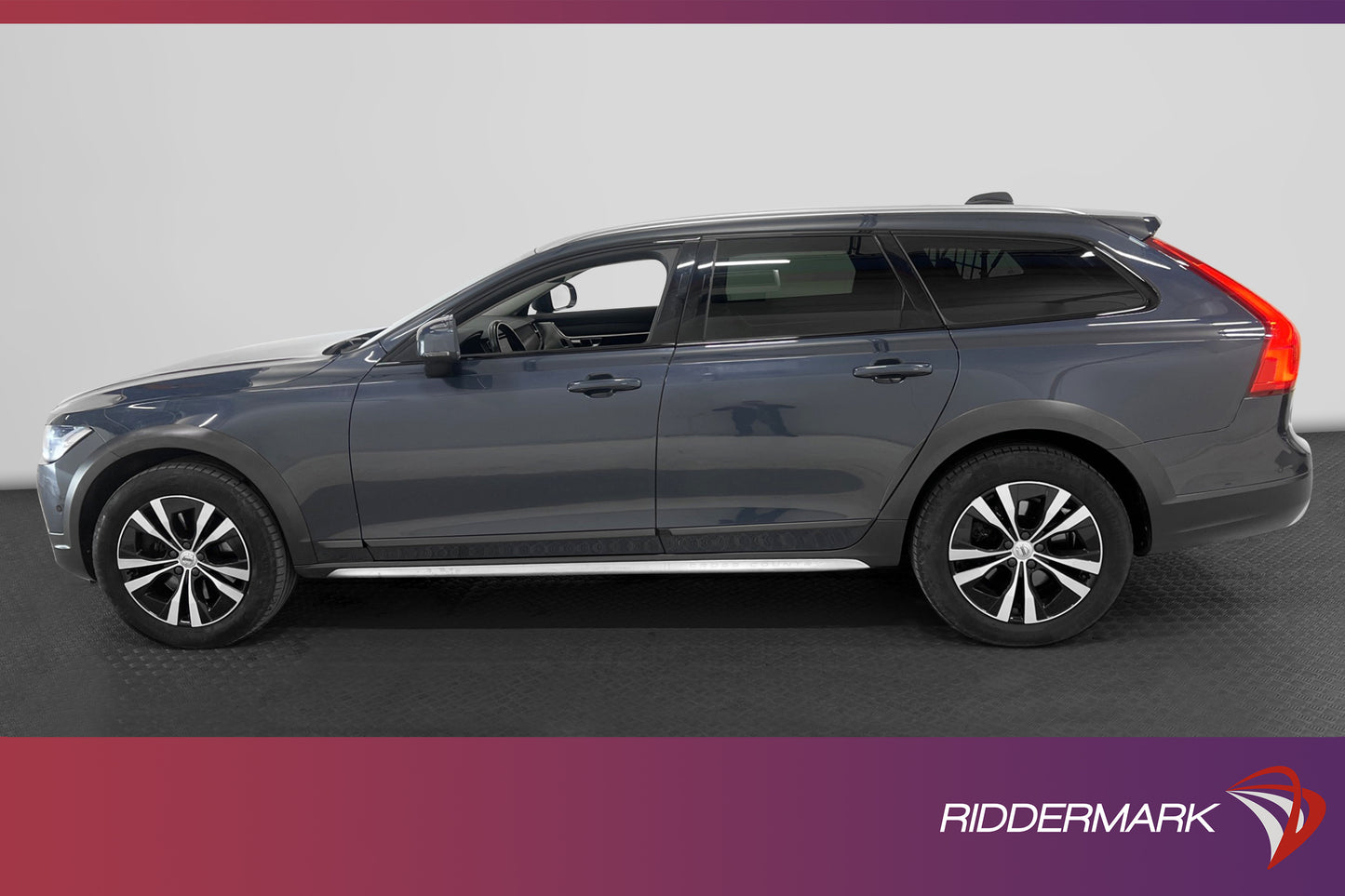 Volvo V90 Cross Country D4 AWD B&W Pano Skinn Dvärm VOC 360°