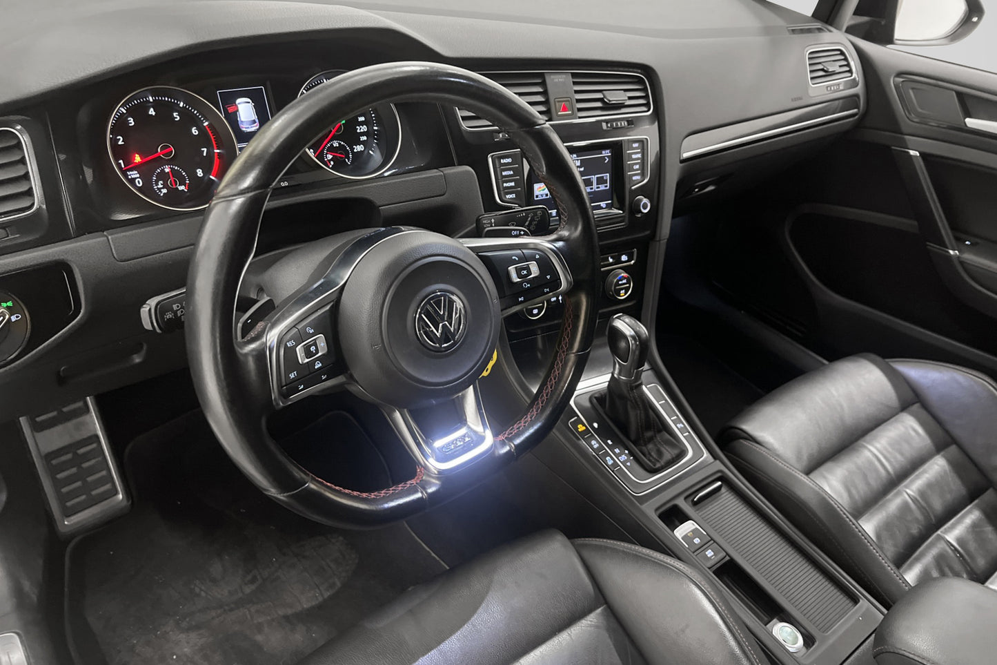 Volkswagen Golf GTI Performance 2.0 TSI Skinn B-Kamera Navi